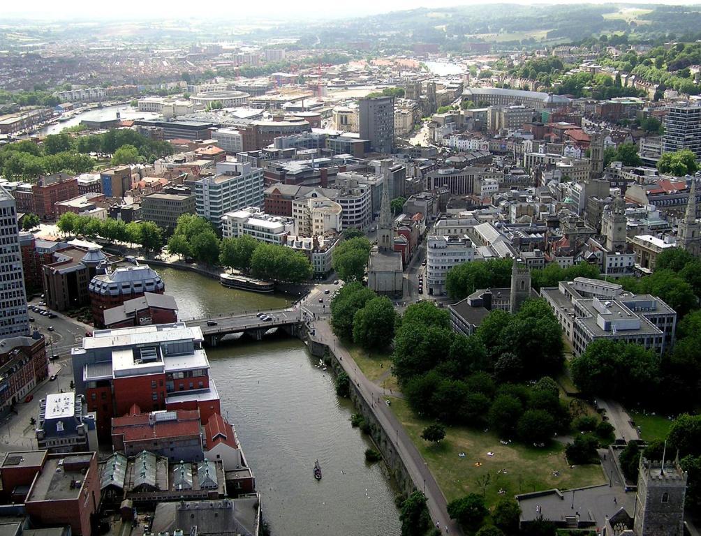 Cleyro Serviced Apartments - Harbourside Bristol Exterior photo